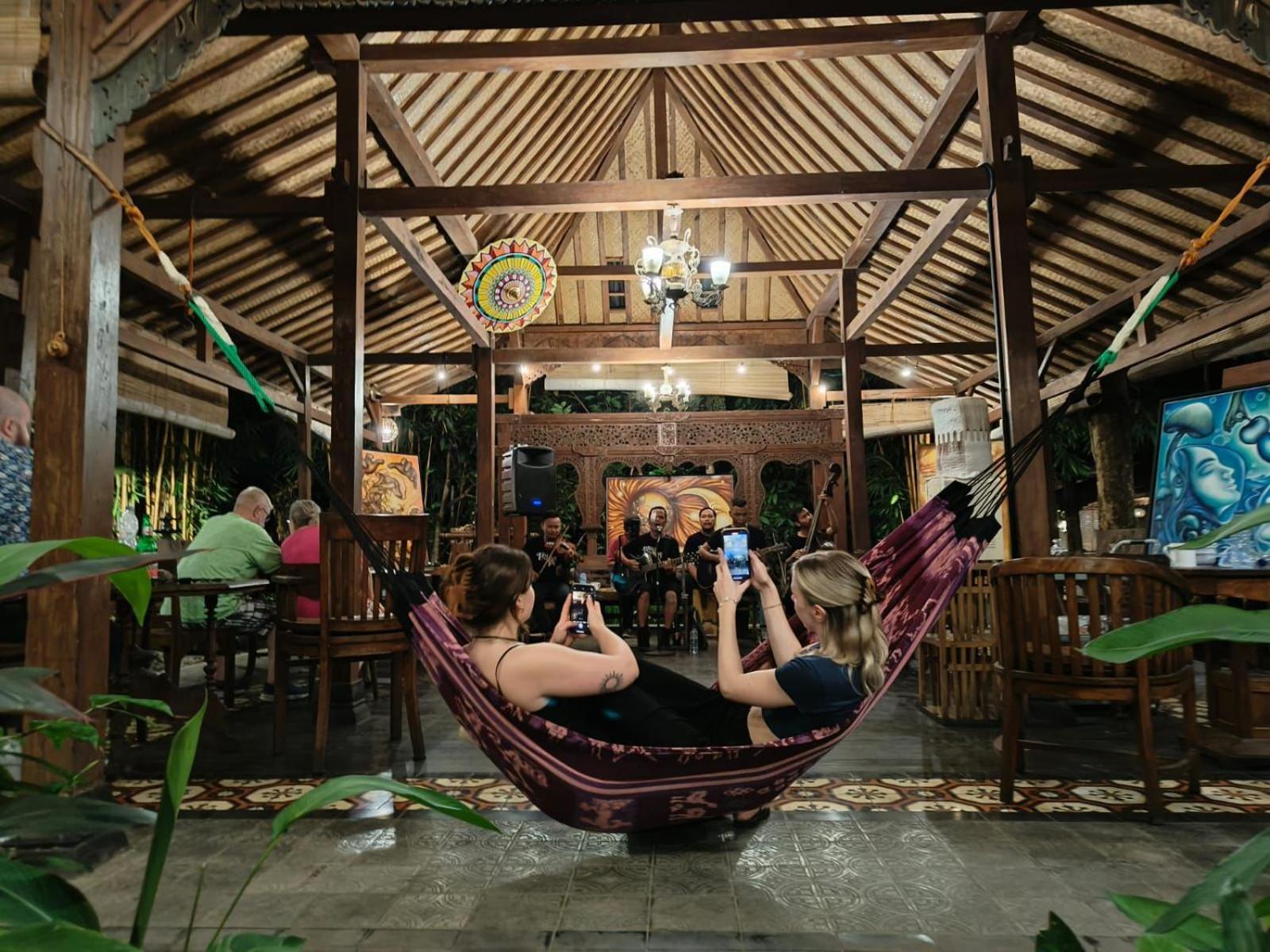 Bedhot Homestay Yogyakarta Exterior photo