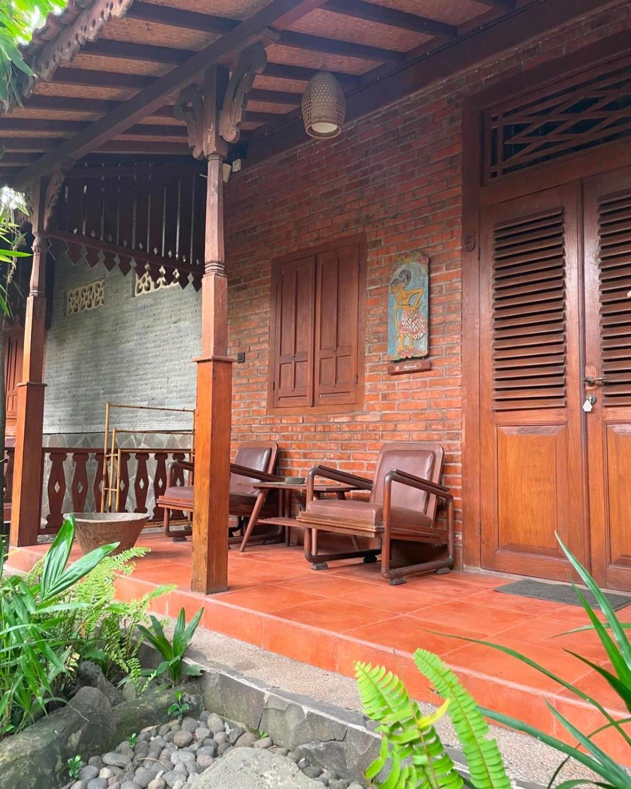 Bedhot Homestay Yogyakarta Exterior photo