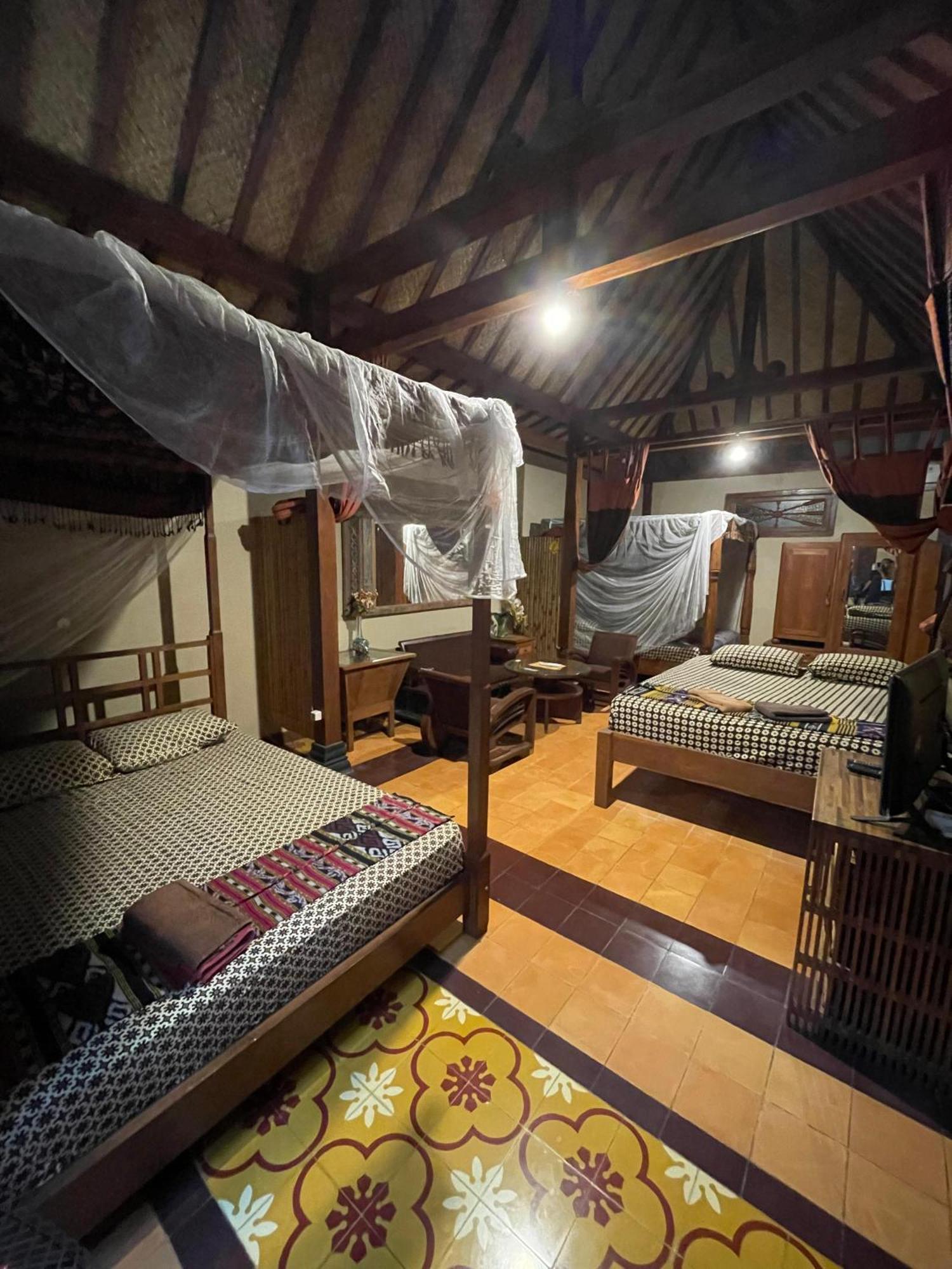 Bedhot Homestay Yogyakarta Exterior photo