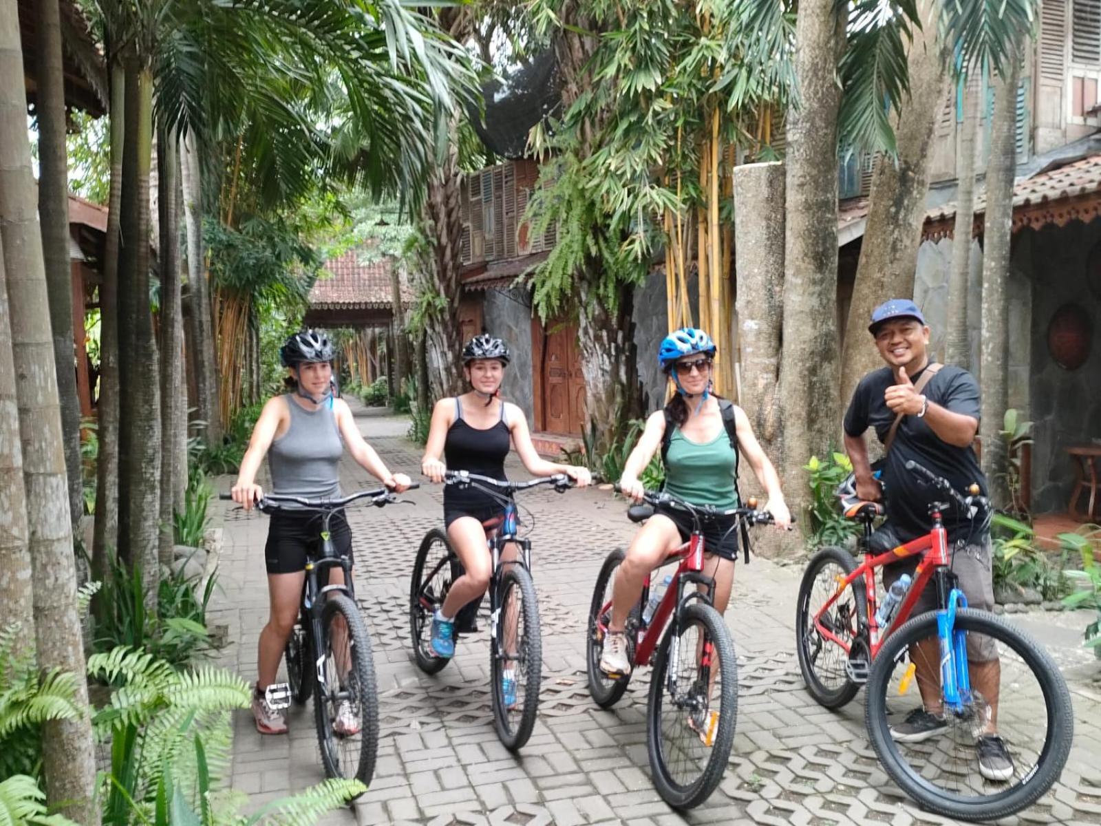 Bedhot Homestay Yogyakarta Exterior photo