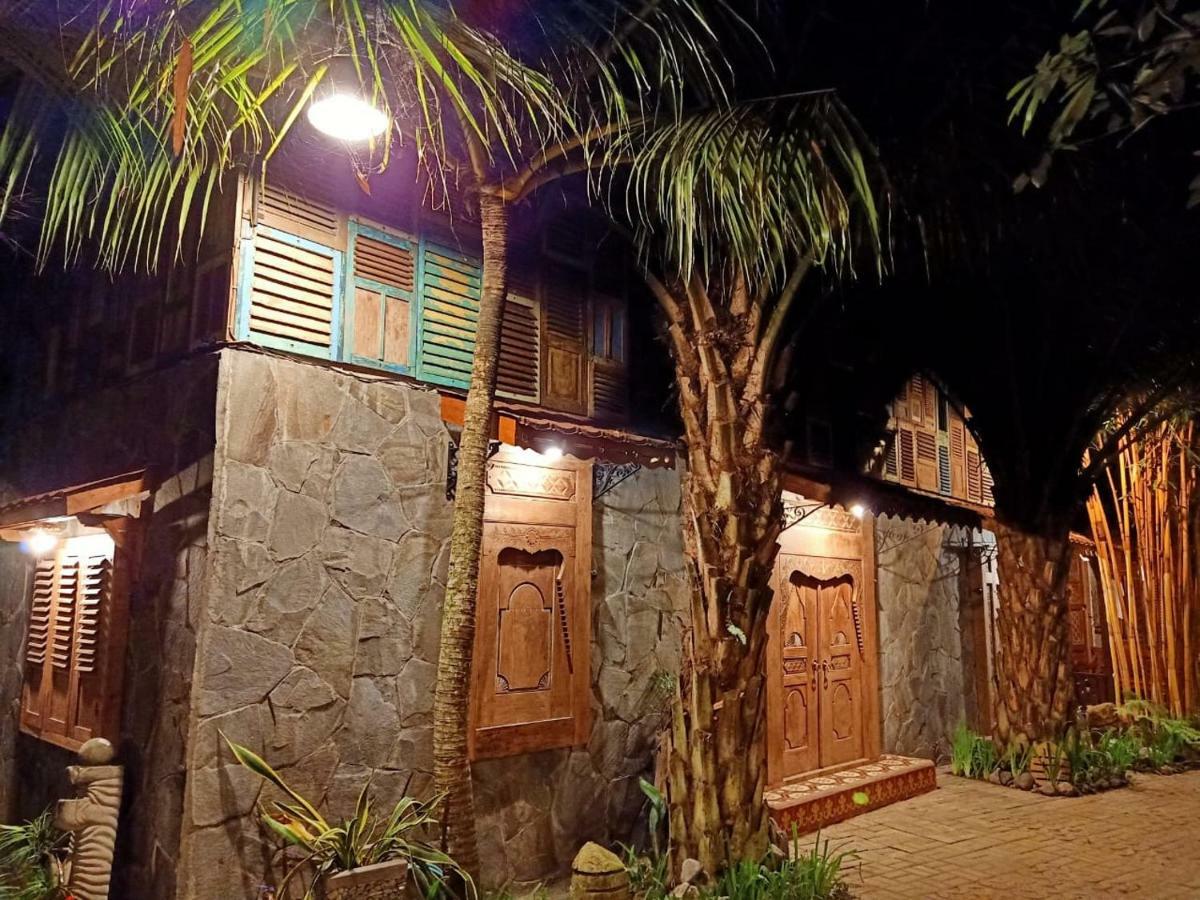 Bedhot Homestay Yogyakarta Exterior photo