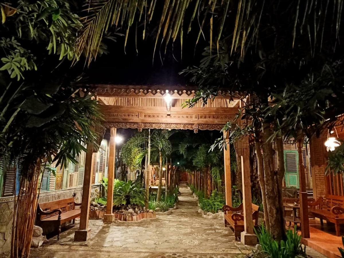 Bedhot Homestay Yogyakarta Exterior photo